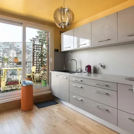 Apartman Charming Paris Flat With Terrace By Guestready
