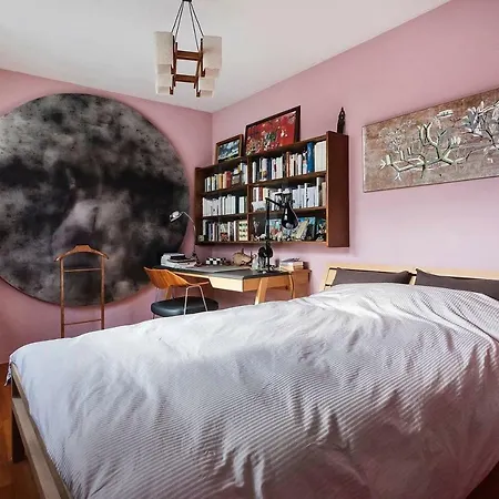 Charming Paris Flat With Terrace By Guestready